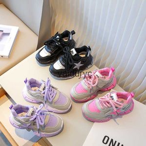 Sneakers Childrens Sportschoenen Studentenleer Ademend Casual 2023 Herfst Nieuwe Koreaanse versie Anti Slip Dad voor jongens en meisjes H240411