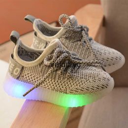Zapatillas de deporte Zapatos de vestir 2020 primavera y otoño zapatos para niños zapatos luminosos LED para hombres y mujeres zapatos deportivos luces intermitentes zapatos deportivos de coco de siete coloresH240307