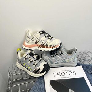 Sneakers Nette Schoenen 2023Nieuwe Kinderschoenen voor Outdoor Mode Lichtgewicht Pluche Sport Kinderen Casual V ersatileS hoH240307