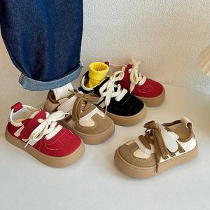 Sneakers platte schoenen Koreaanse kinderen canvas schoen 2024 peuter babyschoenen lente herfst jongens casual schoenen zachte zoem ademende meisjes rood canvas schoenen Q240527