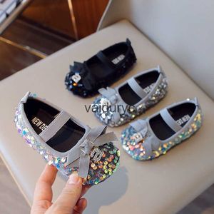 Sneakers Girl Leather Shoes Girl Baby Fashion Sequin Princess 2024 Spring en Autumn Nieuwe Soft Soled Childrens Bow Single Shoe Trend H240507