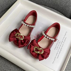 Sneakers Girl's Mary Janes Metal Chain Ribbon Elegant Kids Princess Shoes Three Colors 2636 Wedding Party Children Flat Shoes