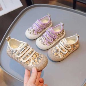 Zapatillas de zapatillas de chicas 24spring nuevo zapato de lienzo floral zapatos casuales zapatos casuales infantiles zapatos para caminar zapatos deportivos zapatos para niños zapatillas q240527