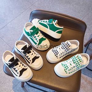 Zapatillas de lona para niñas de zapatillas 2024 primavera/verano nuevos niños pequeños blancos gruesas galletas pequeñas y medianas casuales H240507