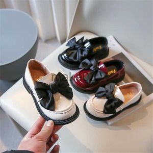 Sneakers Girls lederen schoenen boog kinderen designer loafers slip op kinderen flats schoen J230818