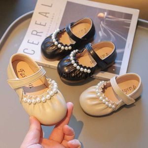 Sneakers Girls Little Leather Shoes 2023 Nieuwe kinderboon Dames 1-3 jaar oude prinses Can H240507