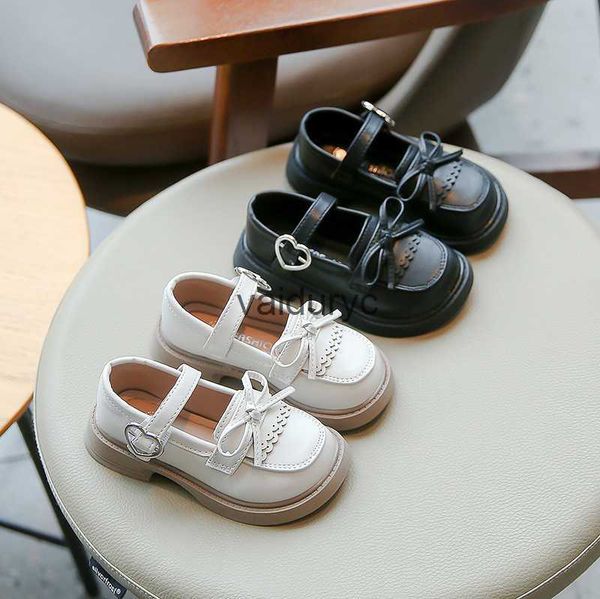 Zapatillas de cuero de zapatillas de zapatillas de cuero 2024 nuevo bebé suave arco princesa princesa edición coreana frijol sencillo para niños grandes h240411