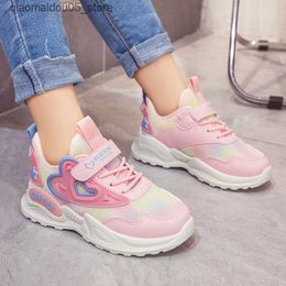 Sneakers Girls Pink Breathable Mesh Childrens Sports Chaussures 2023 Chaussures de sport de princesse douce en forme de coeur mignon et boucle pour enfants chaussures décontractées Q240413
