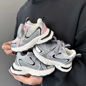 Sneakers Girls Chaussures 2024 Printemps / été Nouveau enfant Soren Soft Sole Dad poids léger Boy