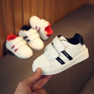 Zapatillas de deporte para niñas zapatos deportivos para niños blancos casuales bebés soltero 2019 primavera y otoño nueva tendencia h240509