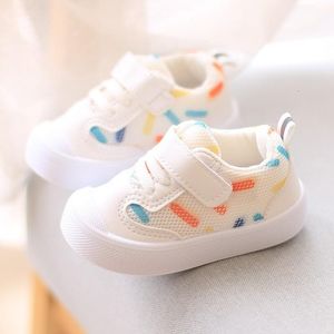 Sneakers Infant Girl Walkers Kinder Licht Sneakers Boy Sport Mesh -schoenen voor peuters Babytennis van 1 tot 3 jaar School 230203