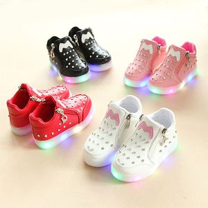 Sneakers Kids Baby Infant Girls Crystal Bowknot Led Luminous Shoes Butterfly Knoop Leuke Casual Wear Little White Shoe SH19050 230823