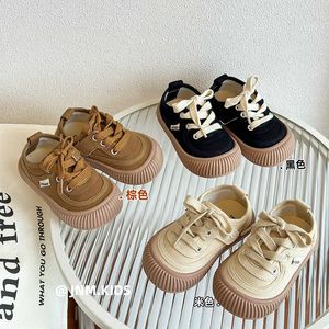 Sneakers Chaussures en toile pour enfants coréens 2023 AUTOMNE NOUVEAU garçons et filles biscuits Soft Sole Kindergarten Baby Indoor H240513