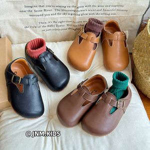 Sneakers Koreaanse versie van kinderen Boken Leather Shoes Spring en herfst nieuwe stijlen voor jongens echte Bean Single Stylish Girls Princess H240513