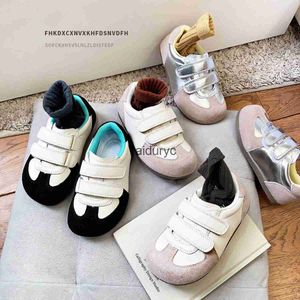 Sneakers Koreaanse versie van kinderschoenen 3-6-12 jaar oude dochters Sport Spring Double Velcro Girls Duitse Training Boys Board Shoe Trend H240411