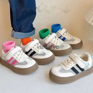 Sneakers Koreaanse versie van Childrens Trainingsschoenen voor lente en zomer 2024 Nieuwe low top board boys girls student casual baby ouder-kind H240507