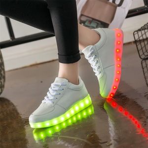 Sneakers Kriativ USB -lader verlichte schoenen voor jongensmeisje gloeiende sneakers verlichten trainers Kid Casual Luminous LED Slippers 220928