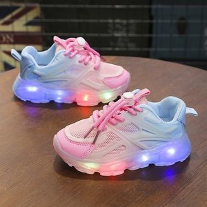 Sneakers leidde kinderen gloeiende schoenen babymeisjes Lumineuze jongens verlichting rennen zomer kinderen ademende mesh sneakers 221125