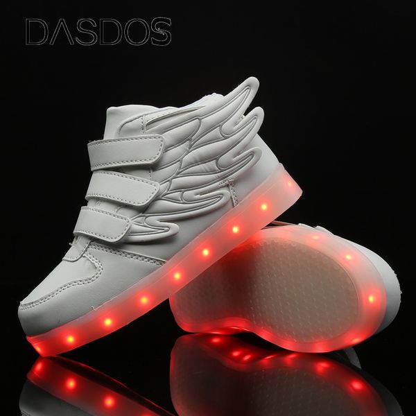 Baskets Baskets lumineuses garçon fille dessin animé LED allumer chaussures brillant tendance enfants chaussures enfants aile Charge entraîneur décontracté bottes 230906