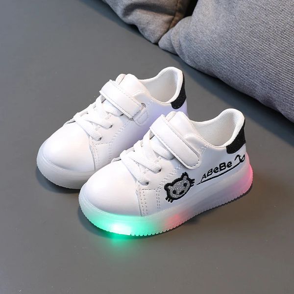 Sneakers Nouveaux enfants LED Light Up Chaussures pour garçons Girls broderie Cartoon Cat Sneakers Spring Kids Sports Luminous Casual White Chaussures