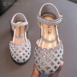 Sneakers Nieuwe Kids Pearl Flats Sandaalmeisjes Princess Rhinestone Party Sandaalkinderen Leer Hollow Out strandschoenen Maat 2136 Girls schoenen