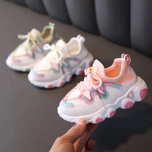 Sneakers New Spring Girls Sports Chaussures Fashion Baby Chaussures Baby Soft Soft Anti Slip Casual Childrens Sports Chaussures D240515