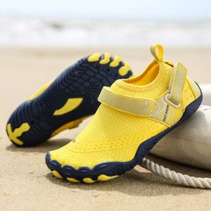 Sneakers Outdoor Children's Waden Shoes Summer Kids Sneakers Mesh Ademende Casual Beach Shoes For Boys Girls Non-Slip Soft Sole 230410