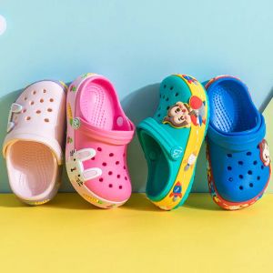Sneakers Padrisimos Chaussures de trou pour enfants 2021 Été Eva Boys and Girls Sandales and Slippers Cartoon Cute Monkey Beach Shoes Kids Jkl