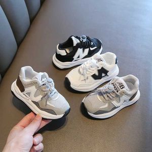 Sneakers Rindu Cross Border herfst Nieuwe babyschoenen zachte zool geschikt voor jongens en meisjes Koreaanse lederen sport H240513