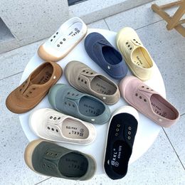 Sneakers Sepatu Anak anak Laki laki Lembut Rendah Atas Kasual Olahraga Perempuan Baru Slip Pada Kanvas Sneaker Bernapas Overshoes F08142 230516