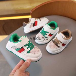 Baskets printemps et automne chaussures de bébé mâle sofle sole marche sportive femelle planche children brisé petit blanc 1-3 ans 0 h240506