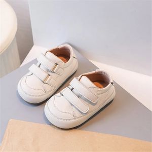 Sneakers Spring Baby Shoes Leather Toddler Boys Barefoot Shoes Soft Sole Girls Tennis Outdoor Fashion Petit enfants Sneakers 231102