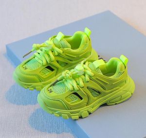 Zapatillas de primavera de primavera zapatos de deportes para niñas de niña gruesa bebé lindo color caramelo para niños casuales corriendo 2303026010230