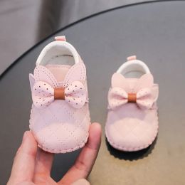 Sneakers Spring Toddler chaussures pour nouveau-nés pour bébés filles Pu Le cuir respirant Princess Chaussures Cute Arc SoftSoled Automne First Step Footwear