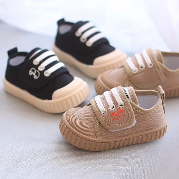 Sneakers Chaussures de tennis pour tout-petit Chaussures de marche printemps pour la broderie à talon plat pour bébé