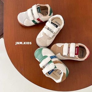 Sneakers ts Childrens Forrest Gump Shoes 2023 Autumn New Boys and Girls Casual Board Koreaanse editie Velcro Baby Canvas H240513