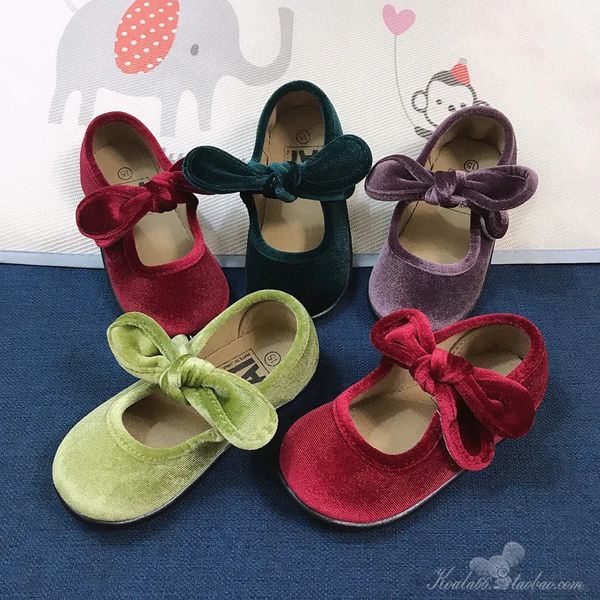 Baskets ULKNN enfants filles chaussures Mary Jane velours princesse chaussures chaussures de ballet à la main chaussures en tissu à semelles souples chaussures de bébé 231019