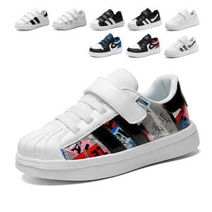 Baskets polyvalentes Street Dance Style Chaussages Chaussures Sports Graffiti Classic Shell Toe Childrens Sports Chaussures Chaussures blanches D240515