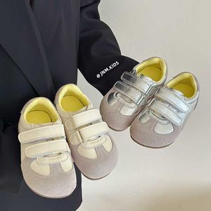 Versión de zapatillas de zapatillas de entrenamiento feas y lindas de entrenamiento para niños NUEVOS estilos de niñas Niños para niñas Popir transpirable Baby Forrest Gump Shoe Tren H240513