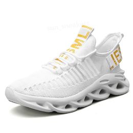 Sneakers Femmes Breatte Chaussures de course Men Taille 36-46 Couples d￩contract￩s noirs confortables Chaussures de baskets ext￩rieures Zapatos de Mujer 39-47 RG01