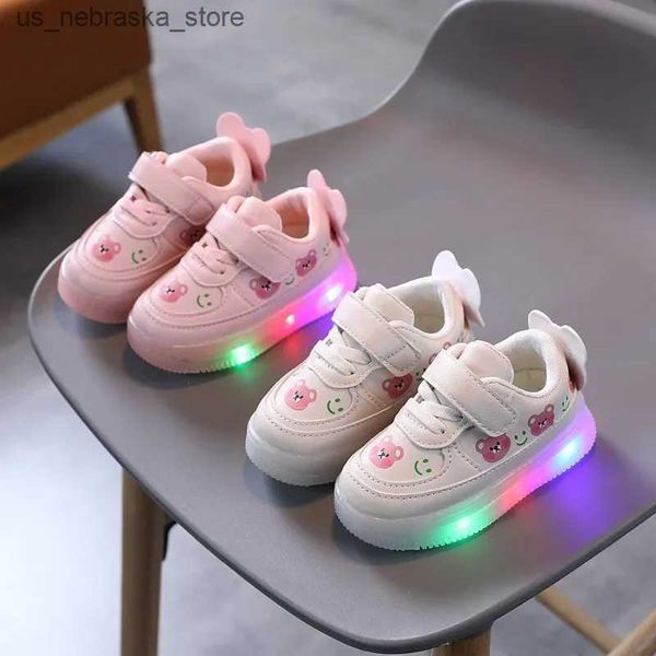 Sneakers Zapatillas LED Childrens Sports Chaussures Automne garçons légers Light Walking Girls Casual Soft Soles Zapatos Ni A Q240412