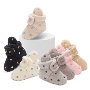 Botas de nieve Botas de bebé Suela de partículas de varios colores Zapatos para bebés recién nacidos Zapatos de algodón para bebés Zapatos altos lindos zapatos de invierno Primeros zapatos para caminar Zapatos de felpa