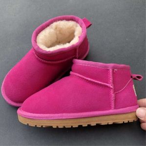 Bottes de neige Bottes de neige nouvellement arrivées pour enfants, garçons et filles, Mini peau de mouton, fourrure en peluche, cheville courte, douce et confortable, garde au chaud avec sac à poussière en carte, coupe basse U