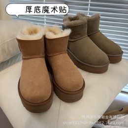Bottes de neige fourrure de coffre pour femmes sur le cuir chaussure courte uggity women designer chaussures hiver chaude chaussure en peluche
