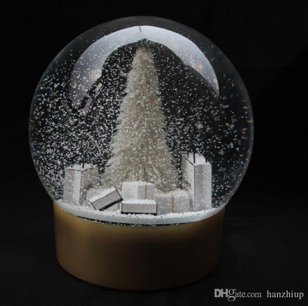 Boule à neige avec grand sapin de Noël à l'intérieur de la boule de cristal de neige et boîte-cadeau pour le client VIP de cadeau de Noël de nouveauté