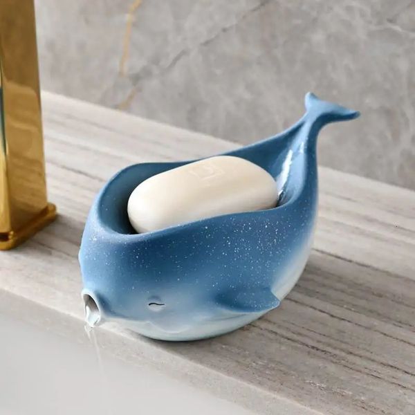 Porte-savons Porte-savon en céramique pour salle de bain Plateau de requin baleine Boîte de rangement pour porte-savon Accessoires de salle de bain Nouveauté Accessoires de cuisine 231024