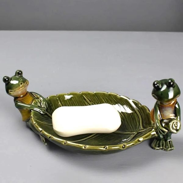 Porte-savons drôle en porcelaine grenouille Figurine porte-savon décoratif en céramique feuille boîte à savon cadeau artisanat ornement salle de bain fournitures nécessités quotidiennes 231005