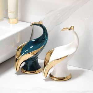 Porte-savon Porte-savon léger Style de luxe créatif boîte à savon ménage Drain gratuit perforé porte-savon accessoires de salle de bain 230926