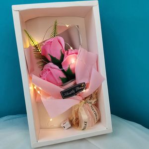 Zeeprozenboeket met LED-verlichting gebruikt voor huwelijksdecoratie Valentijnsdaggeschenken rozengeschenkdoos 231127