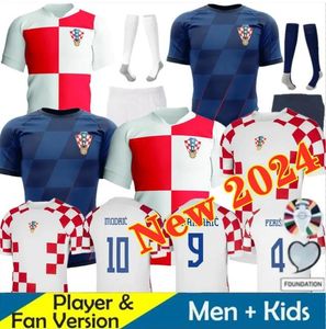 Jerseys de football 24 25 Modric Mer Croatie 2024 Euro Cup Gvardiol Kovacic Suker Men Kids Kit Women Fans Player Version Retro 1997 1998 2002 Croacia Football Shirt T
